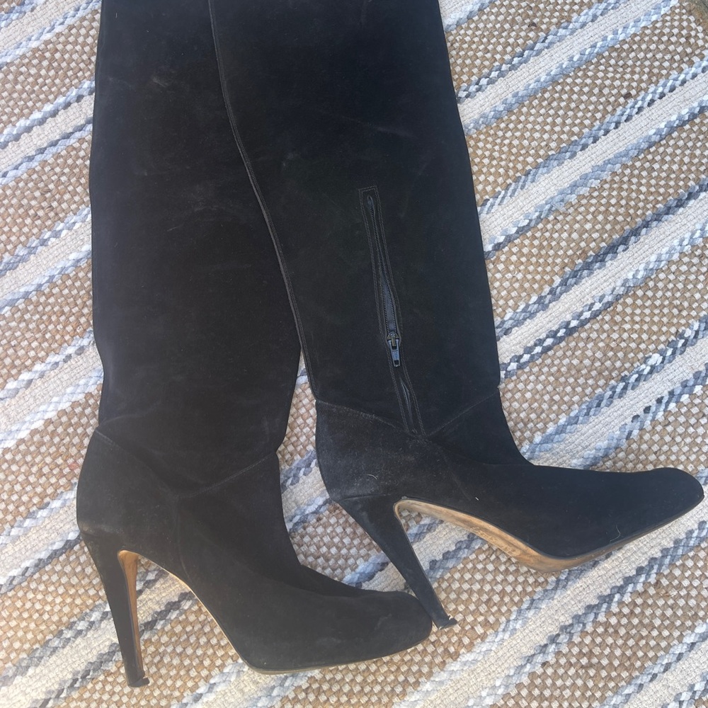 lavorazione artigiana
 Black Suede Heeled Boots